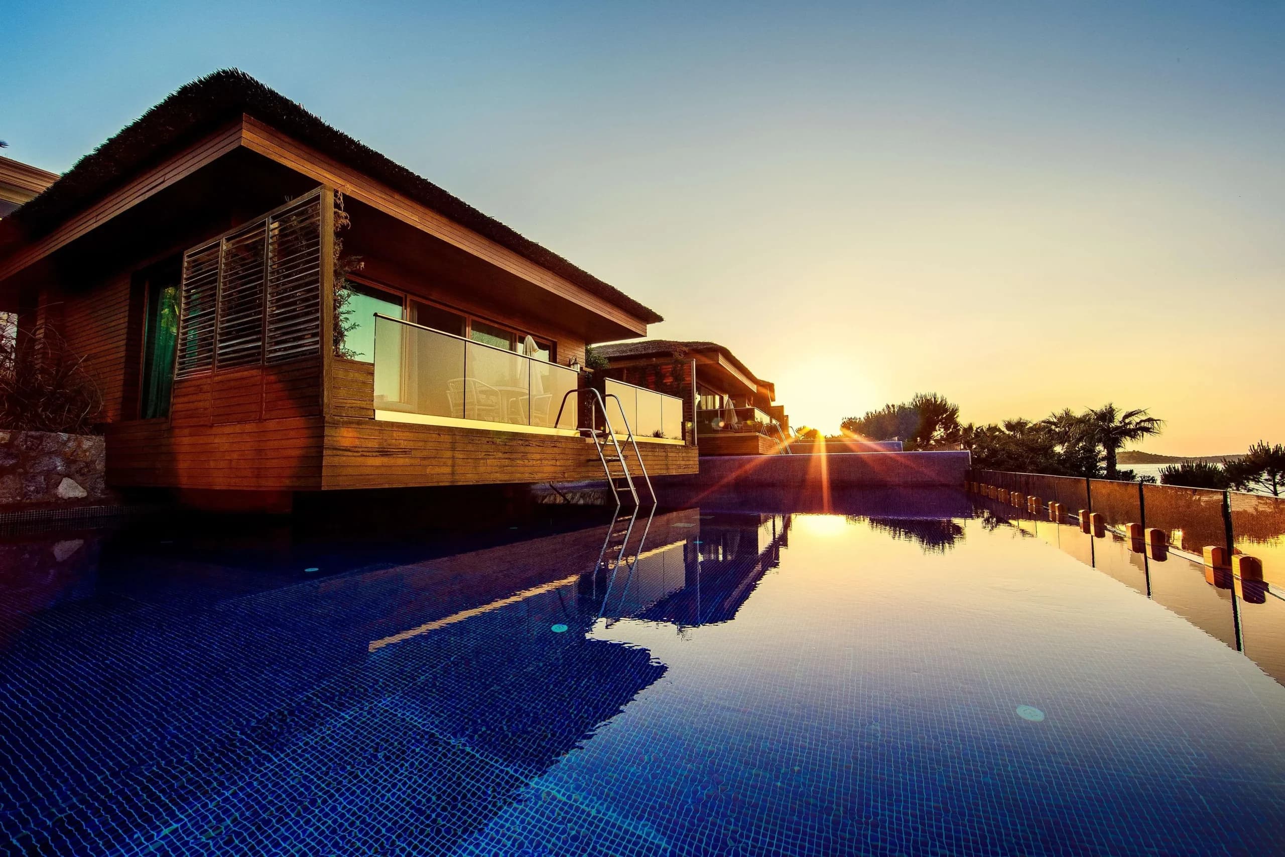 The Plaza Bodrum villa ve sonsuz havuz manzarası